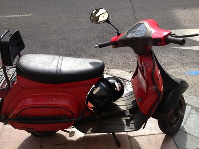 Scooter red moto photo