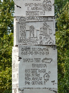 Sculpture caption girona