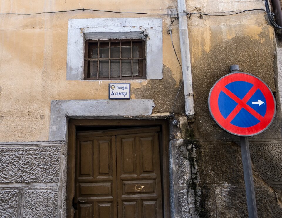 Forbidden facade warning