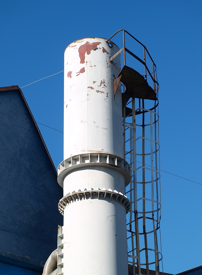 Metal the design of the chimney