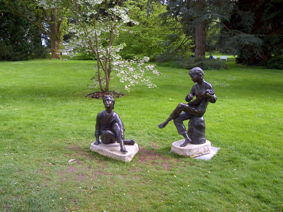 Music bronze garden statue