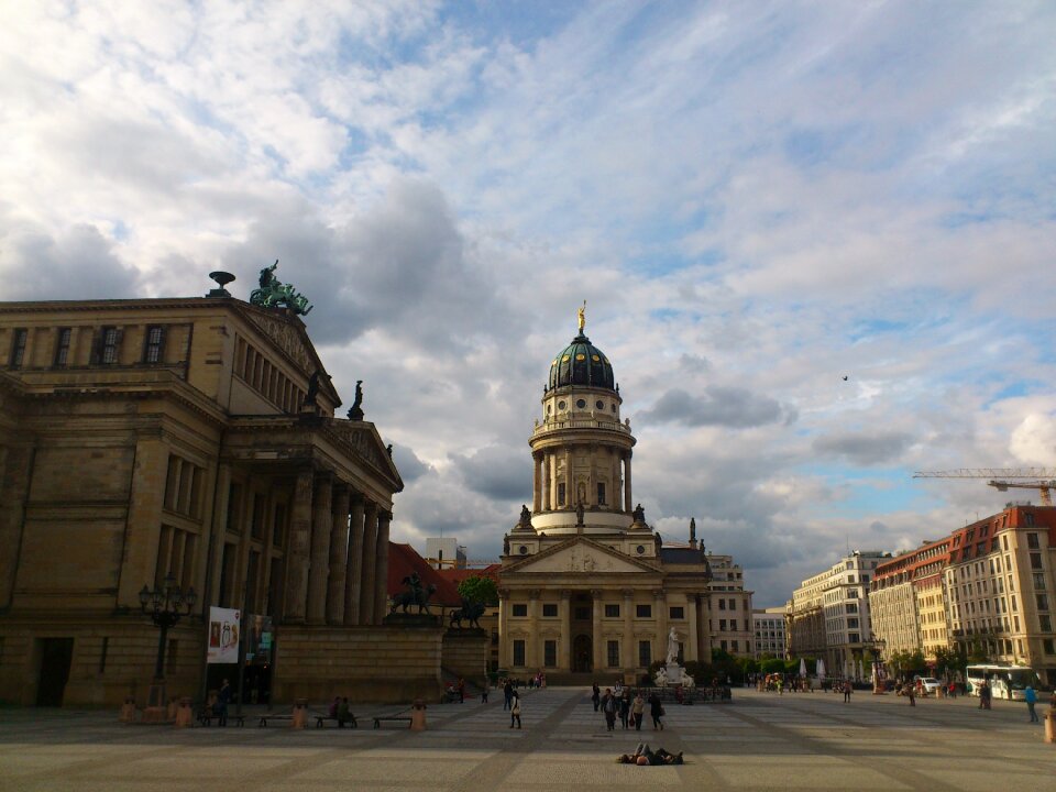 Dom dome building