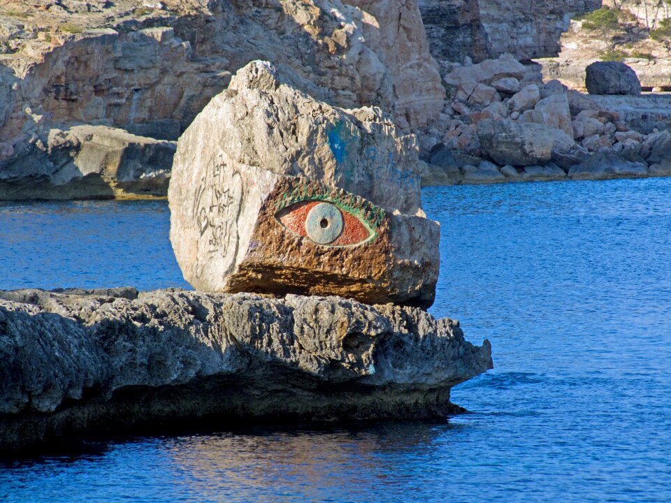 Sea rock eye