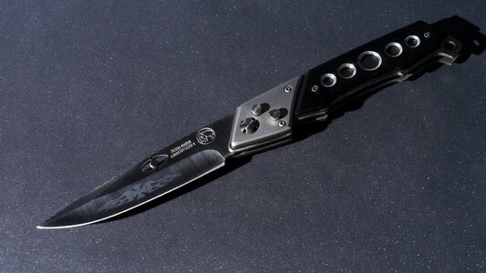 Blade steel dangerous