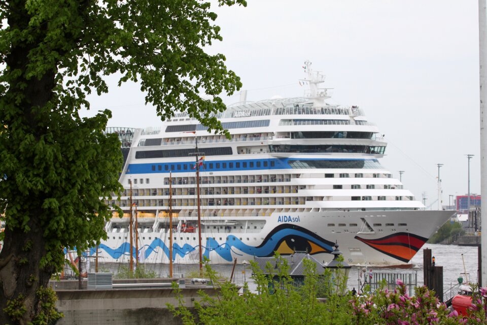 Hafengeburtstag landungsbrücken boats