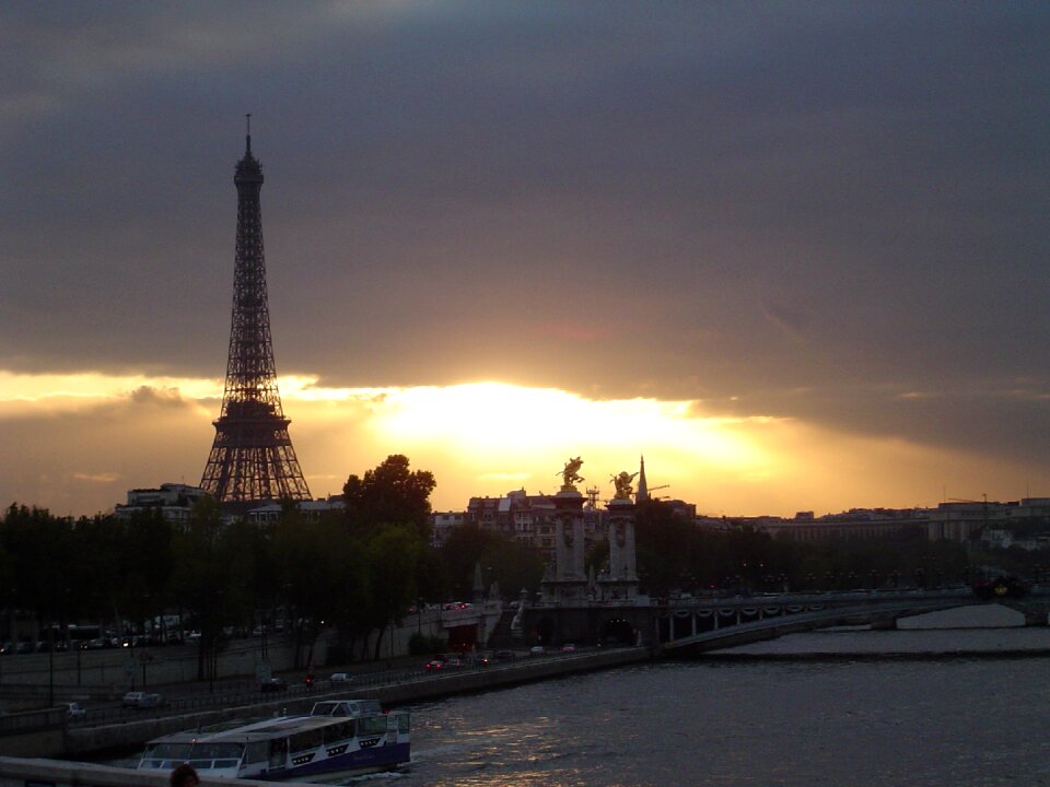 Monument france river photo