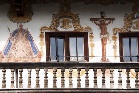 Art form frescos house