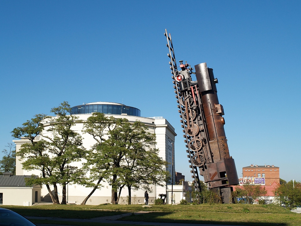 Monument locomotive building