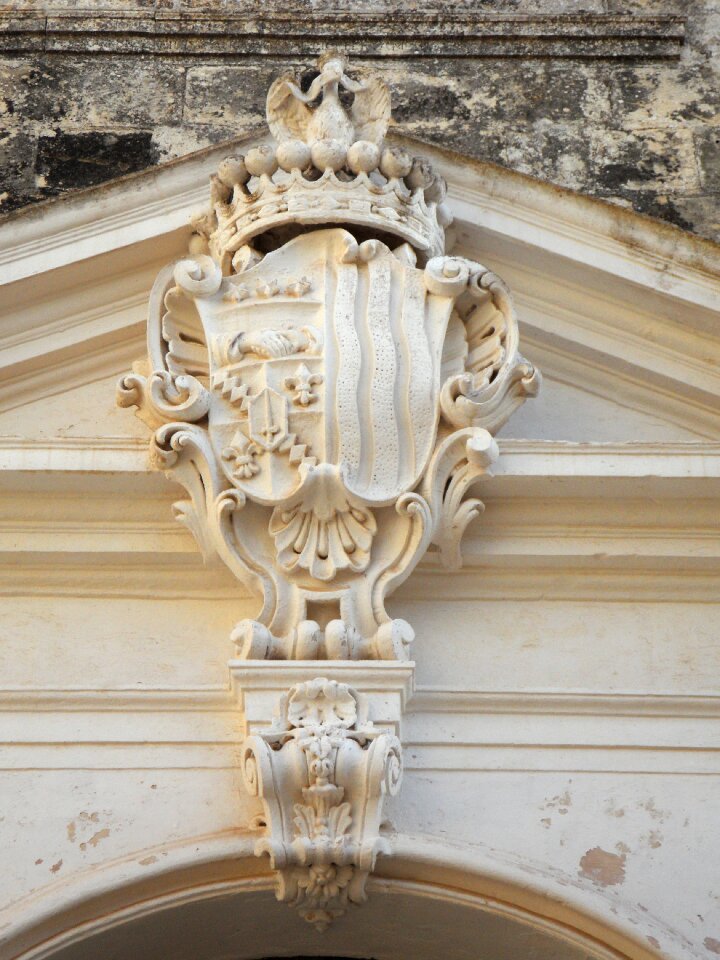 Insignia portal decoration