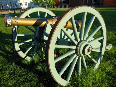 Ball cannon lavette of raw oak three-pound cannon