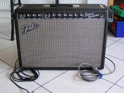 Fender deluxe reverb-amp speakers