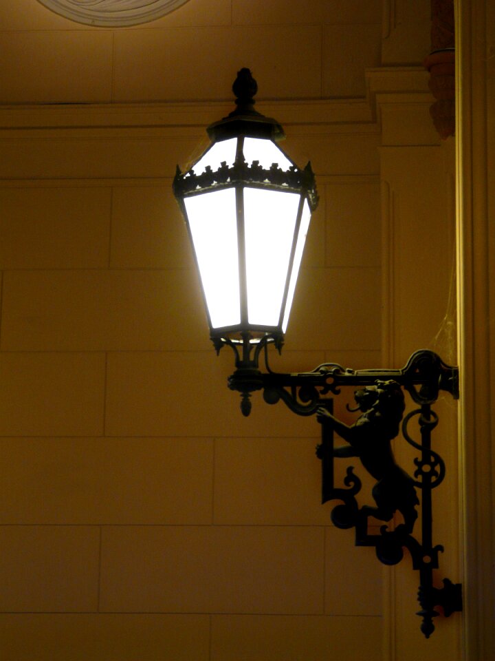 Light lamp lighting