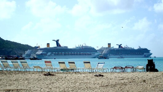 Beach cruise ship photo