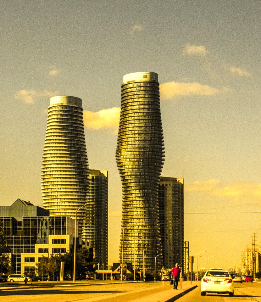Building tower mississauga
