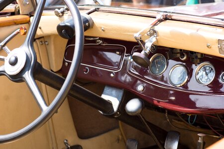 Instruments ad steering wheel photo