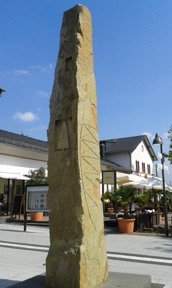Osthofen monument pillar