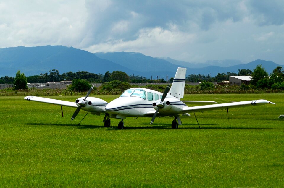 Propeller airplane starting