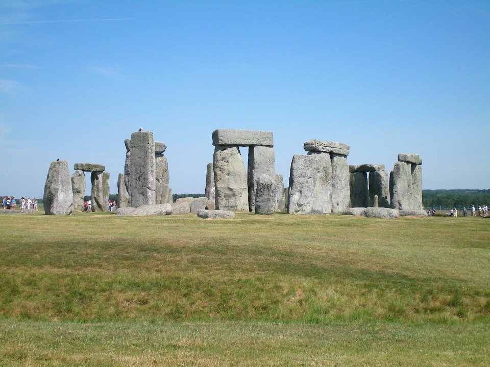 Stonehenge green cliff