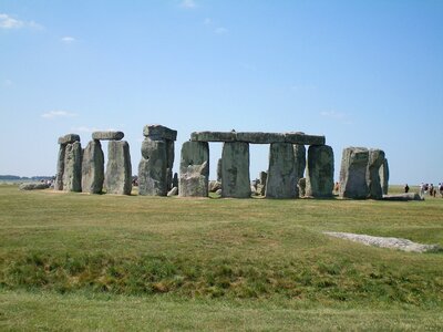 Stonehenge green cliff