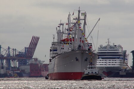 Steamer hamburg water