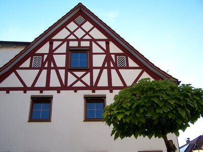 Tree bar gable