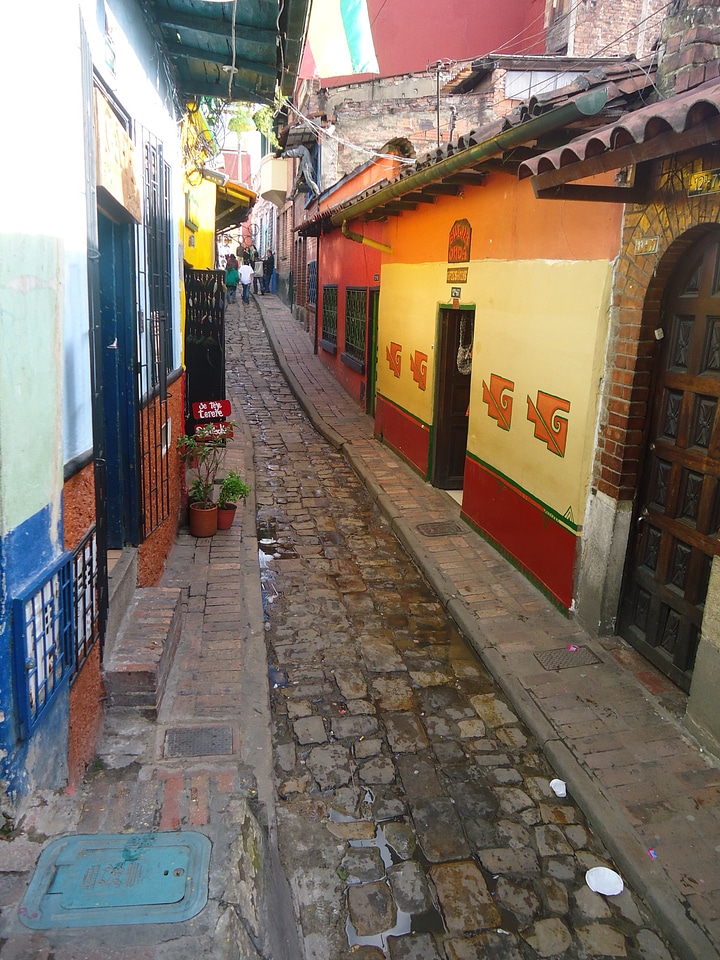 Colonial house house street
