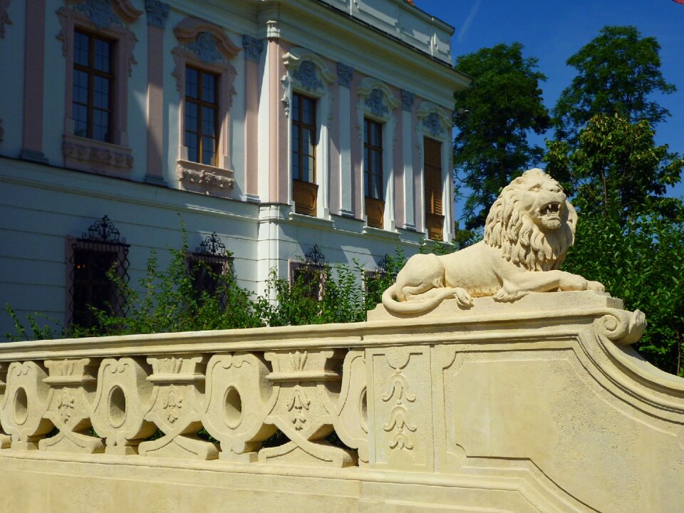 Statue entrance lion