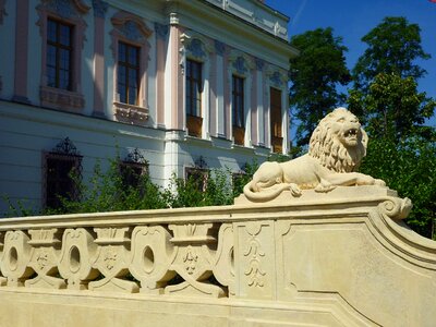 Statue entrance lion
