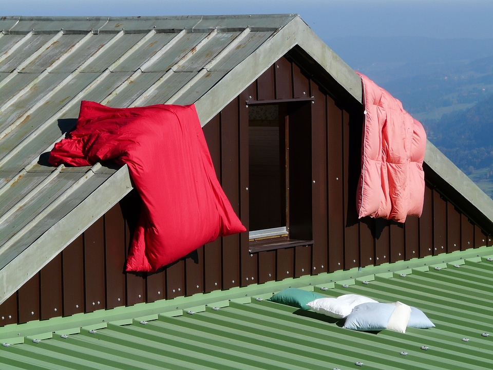 Bed linen accommodation roof