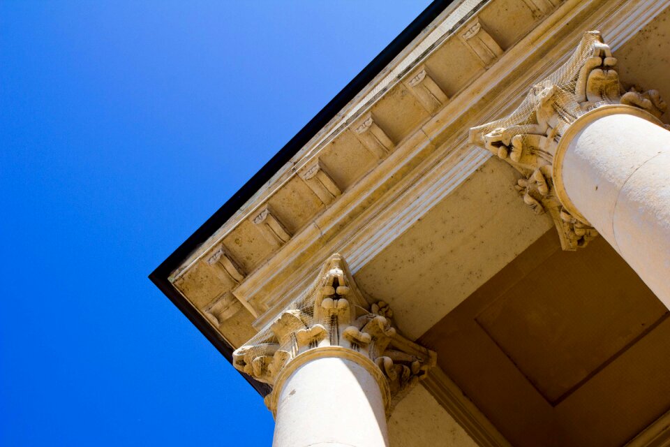 Building facade structure