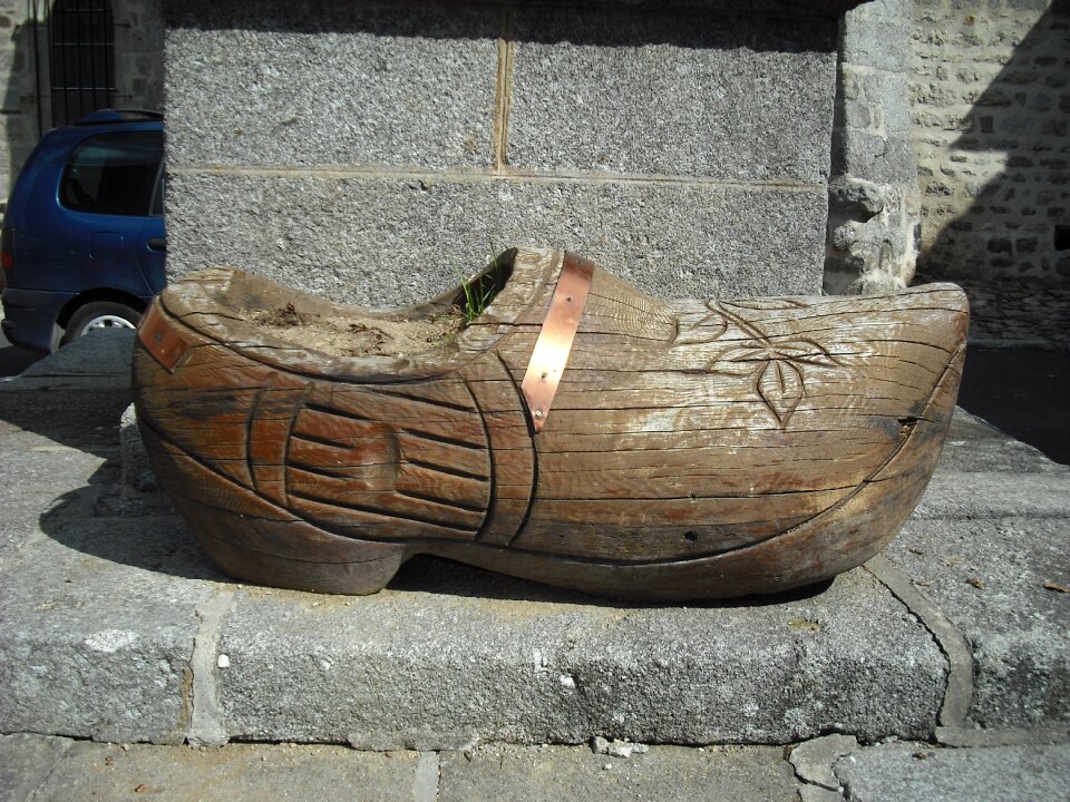Shoe wood sculpture