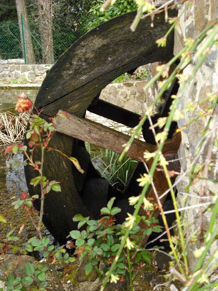 Wheel wood mill