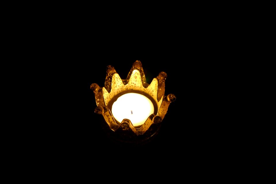 Light black background shining