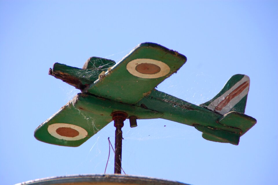 Aircraft weather vane wind indicator