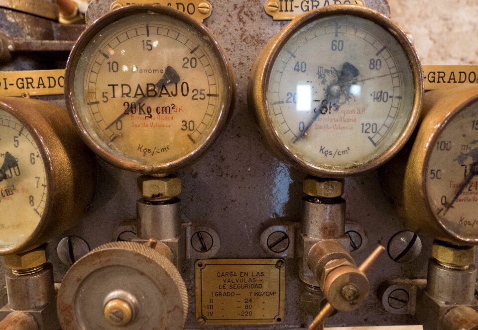 Measure machines metal