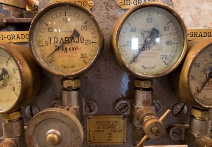 Measure machines metal