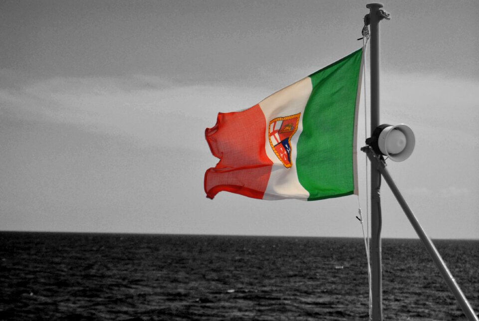 Flag italy sea