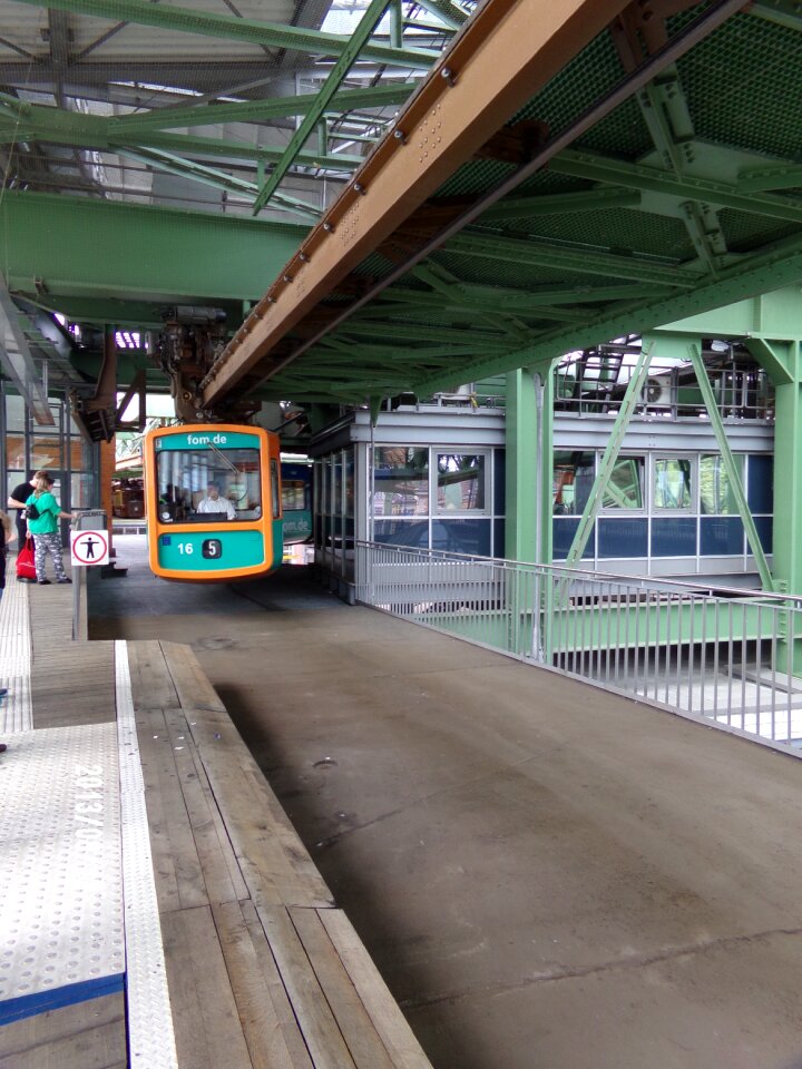 Teleferic top-suspended monorail aerial cableway