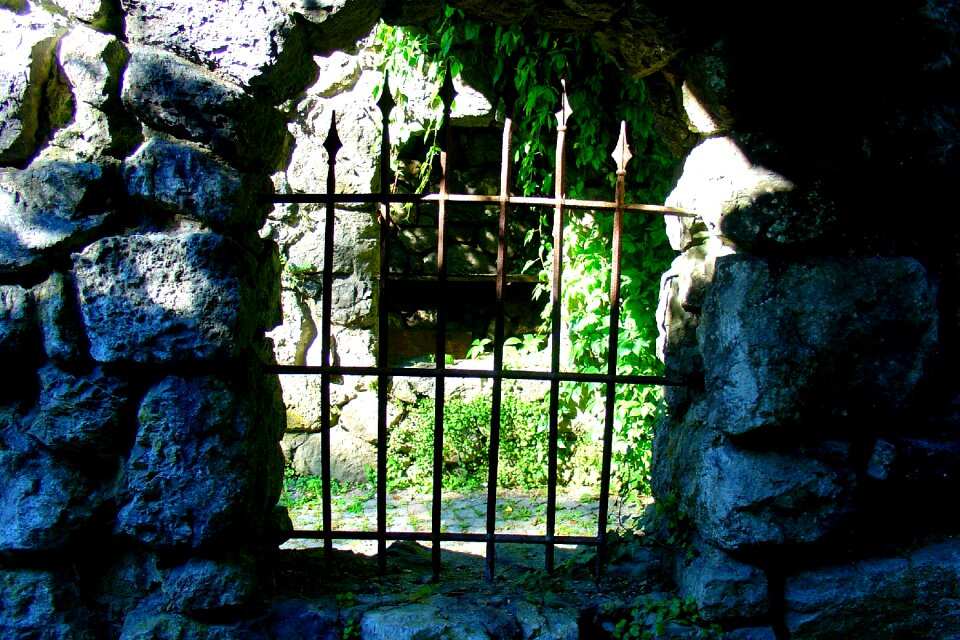 Decay transient old houses