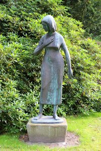 Bronze metal statue