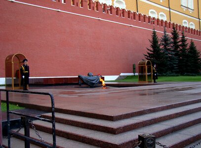 Aleksandrovskiy garden kremlin wall moscow