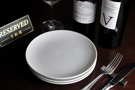 Reserved seating dish restaurant