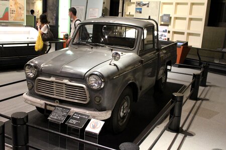Car tracks datsun