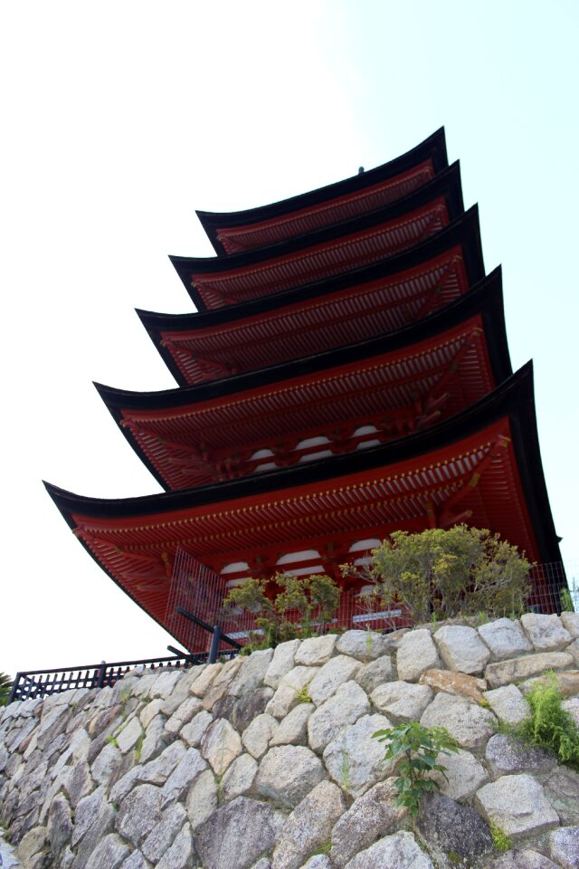 Tilt construction architecture