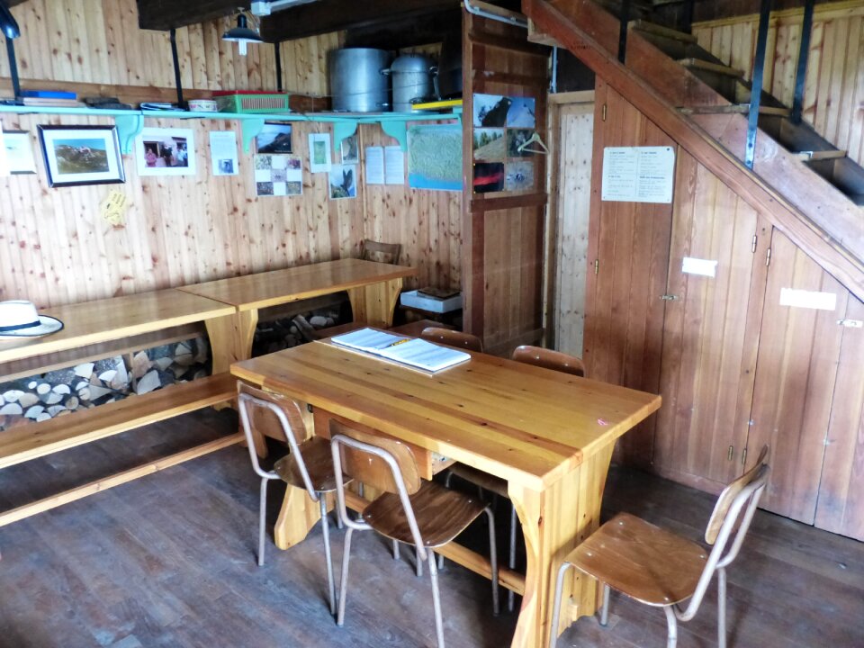 Table chair lounge