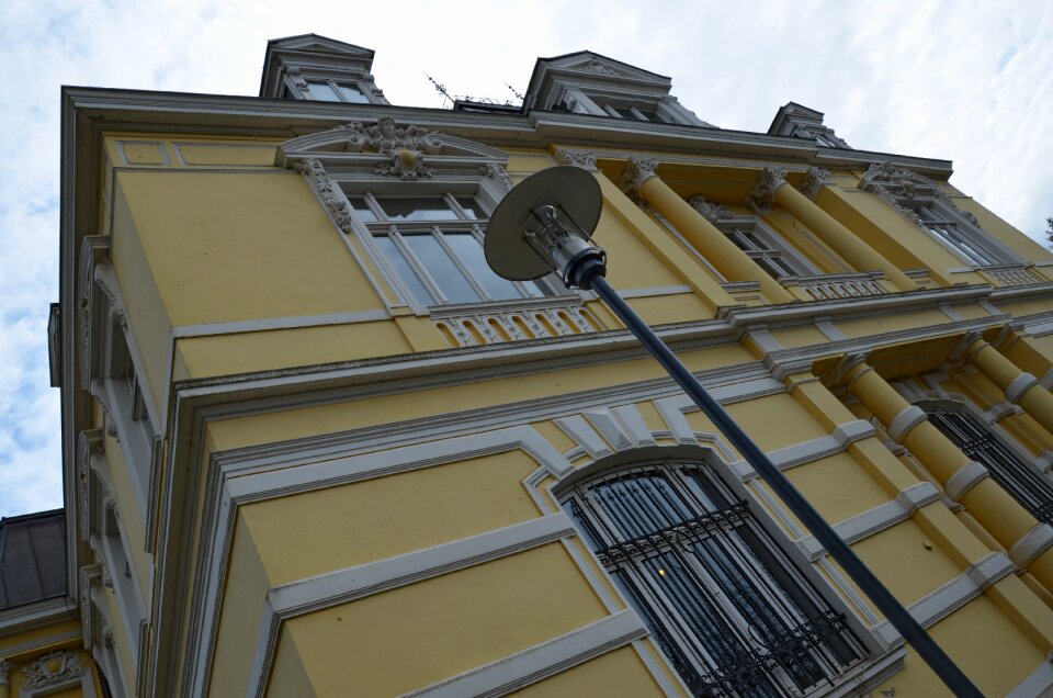Facade lantern villa