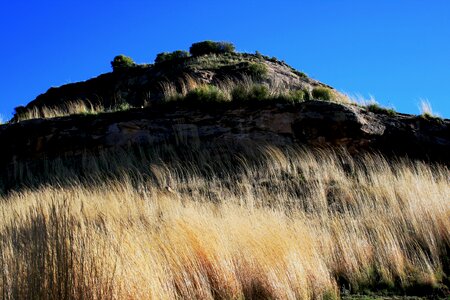 Light yellow-white rock rockface photo