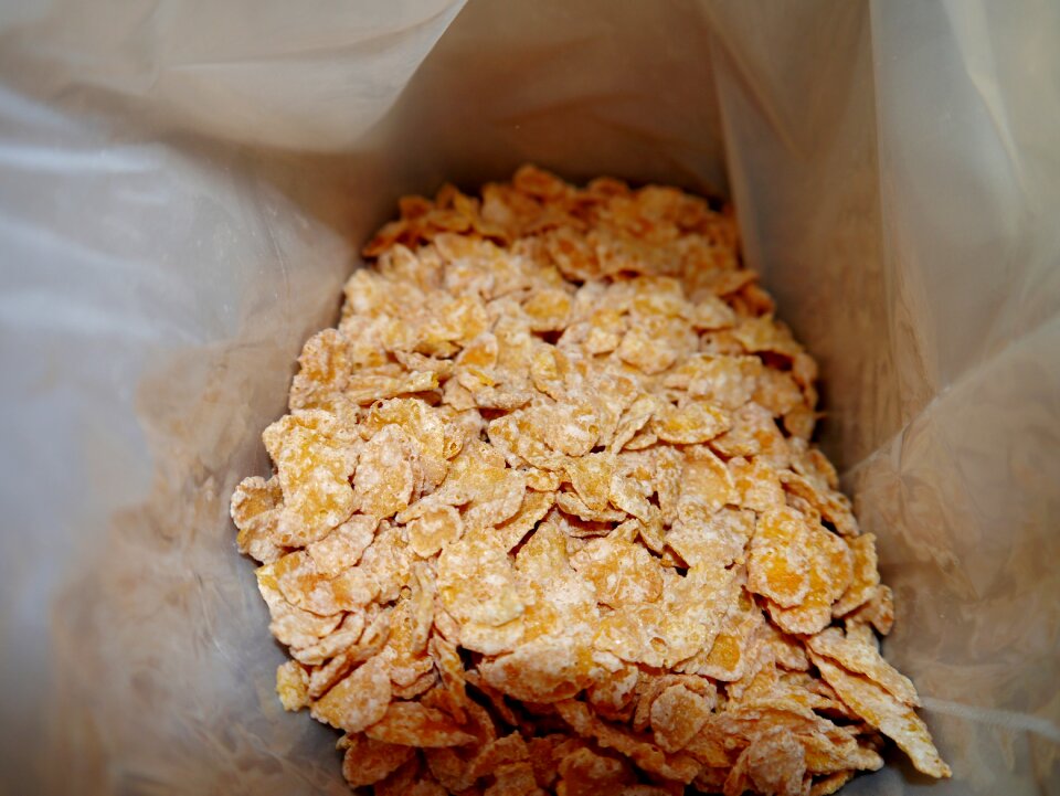 Eat muesli breakfast