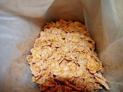 Eat muesli breakfast