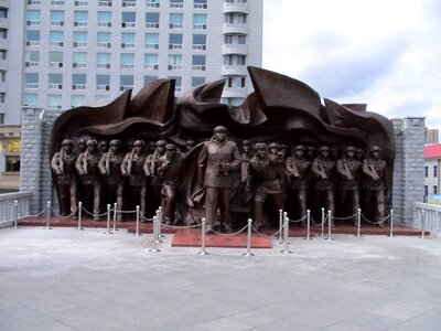 Bridge of friendship input sculptures heroic